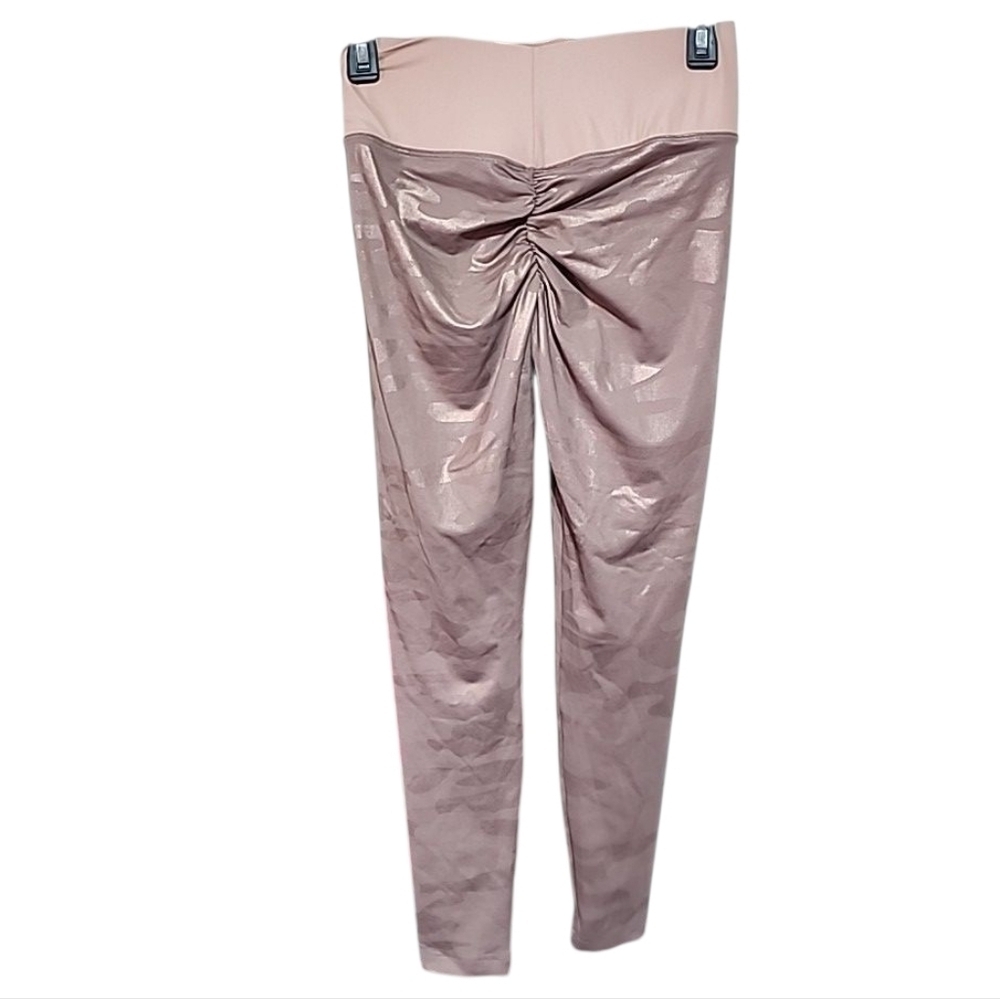 Cute Booty Lounge Metallic Scrunch Booty Leggings. Size Small